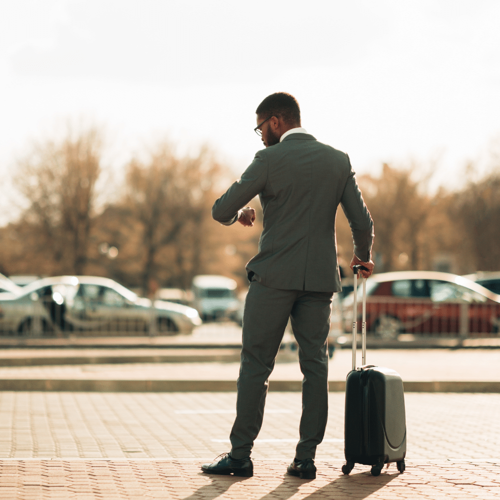 Airport taxi service in Bournemouth, including transfers to Gatwick, Heathrow, Luton, and Southampton Airports.